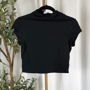 Le Lis Black Mock Neck Crop Top Sz S (T3)